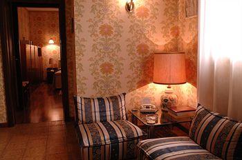 Aparthotel House 4*