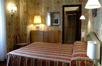 Aparthotel House 4*